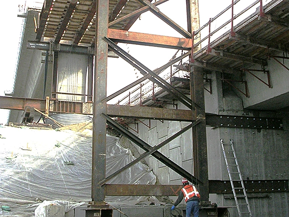 photo #4 box girder bridge falsework and shoring